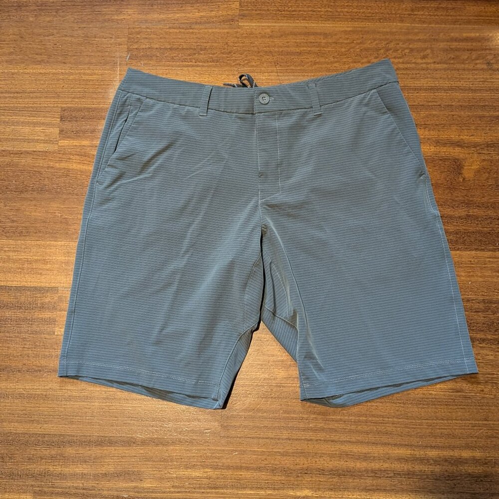 Hang Ten Men's Shorts-Grey-Size 38-pre-owned excellent condition